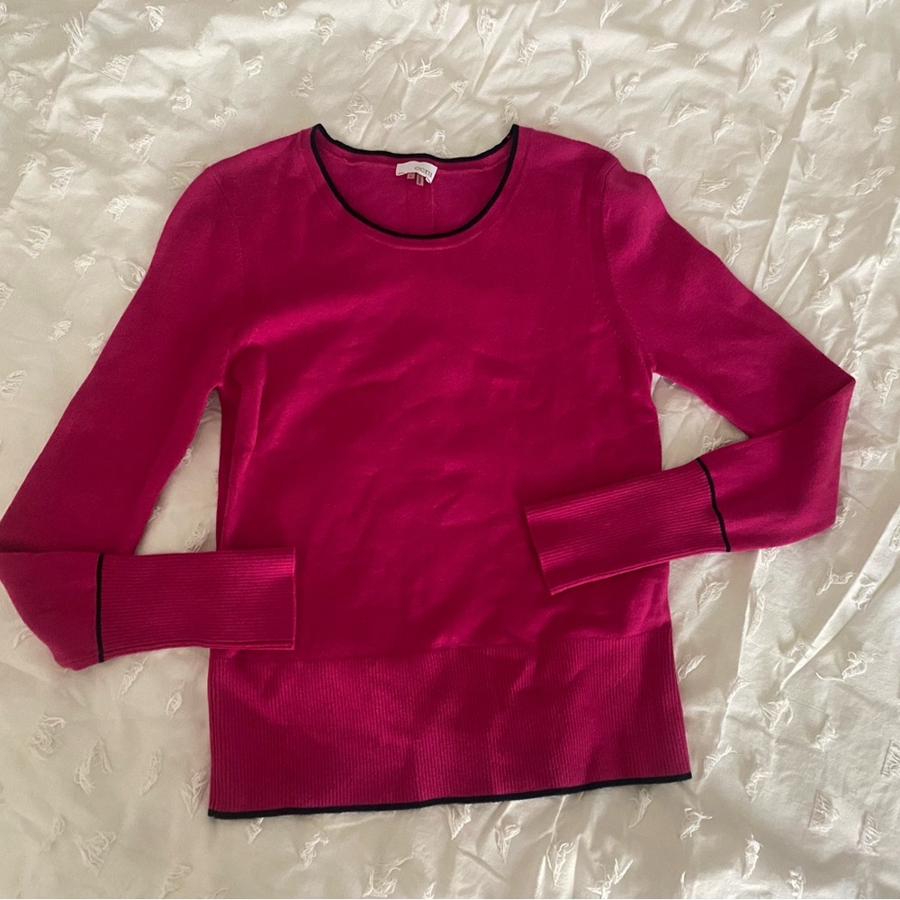 Like new condition magenta crewneck sweater by ecru, Size S